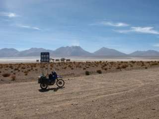  By 4x4 Crossing in shared service of the deserts of the south Lipez and return to Uyuni.