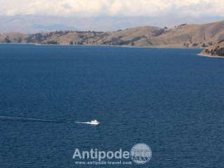 Cruise on Lake Titicaca and night on a catamaran!