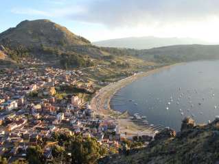 Descubrimiento de la isla del sol / Copacabana / Regreso a La Paz en bus turístico