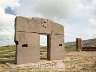 Departure for Bolivia and visit of the Tiwanaku site