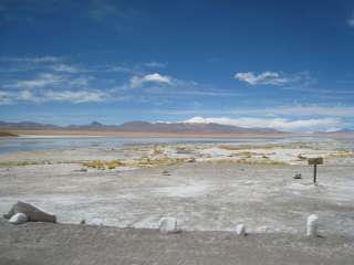  By 4x4 Crossing in shared service of the deserts of the south Lipez and return to Uyuni.
