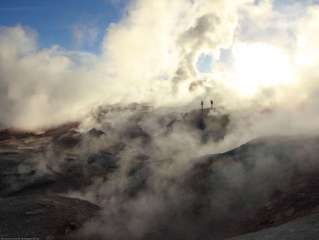 Between volcanoes, geysers and deserts