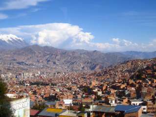  La Paz and its cable cars