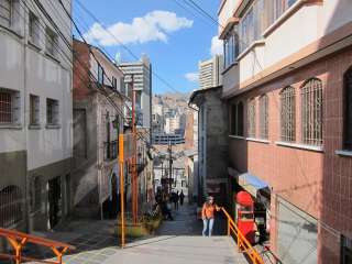  La Paz and its cable cars