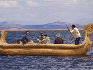 Lac Titicaca . îles Uros et Amantani