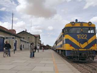 Transfer by private service between La Paz and Oruro then train to Uyuni / Overnight in Uyuni